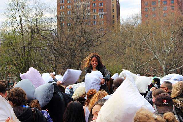 Pillow Fight Day NYC (2)