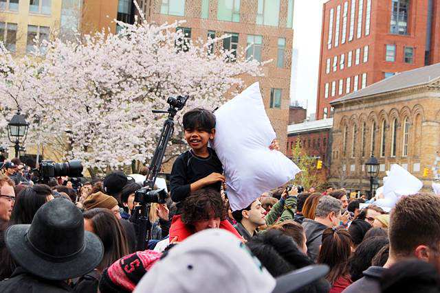 Pillow Fight Day NYC (9)
