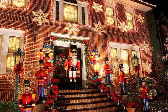 dyker-heights-christmas (5)