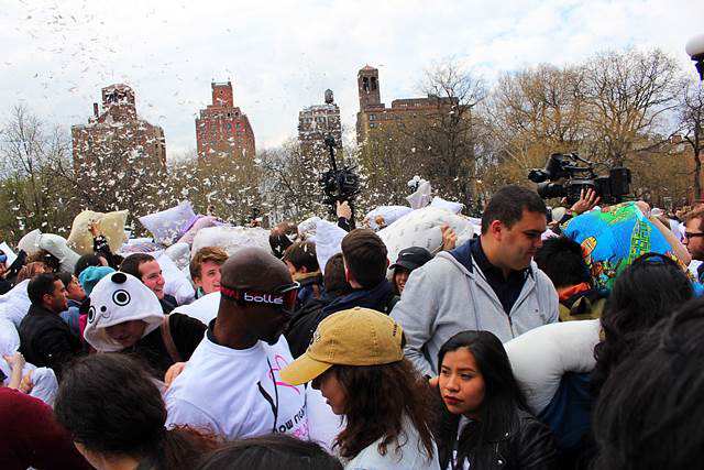 Pillow Fight Day NYC (14)