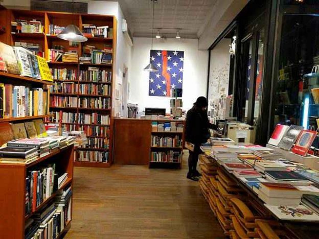 チェルシーギャラリー近くの個性派アートブックストア 192 Books - Petite New York