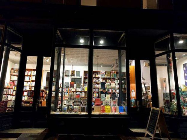 チェルシーギャラリー近くの個性派アートブックストア 192 Books - Petite New York
