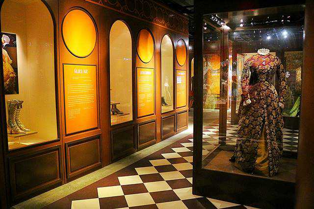 Bata Shoe Museum (7)