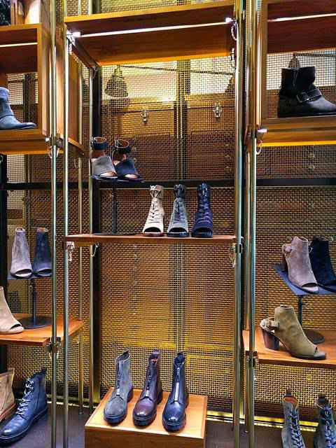 アメリカ最古の老舗革靴ブランド フライ Frye ソーホーのフラッグシップ店 Petite New York