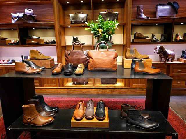 アメリカ最古の老舗革靴ブランド フライ Frye ソーホーのフラッグシップ店 Petite New York