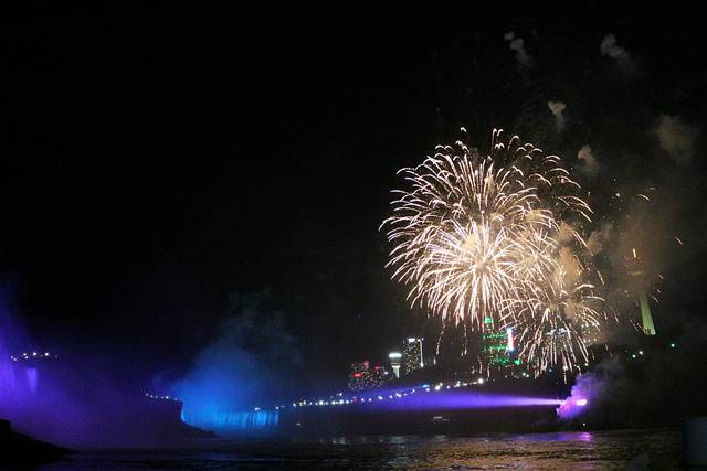 Niagara Falls Hornblower Fireworks (3)