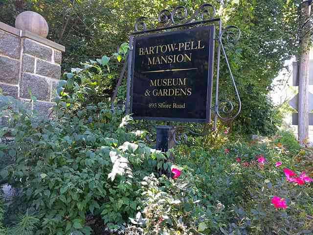 NYCとは思えない広大な敷地に佇む美しい豪邸 Bartow-Pell Mansion