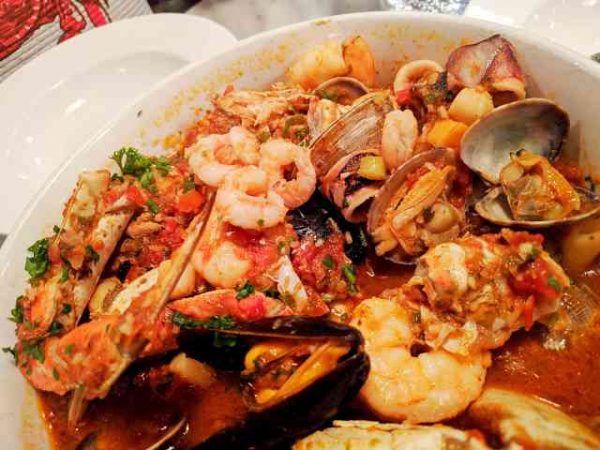 漁師のチョッピーノ（シーフードシチュー）のレシピ