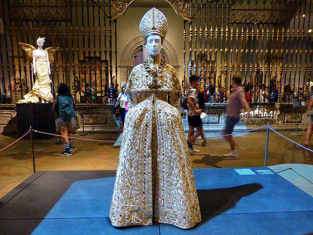 MET Catholic Fashion (12)