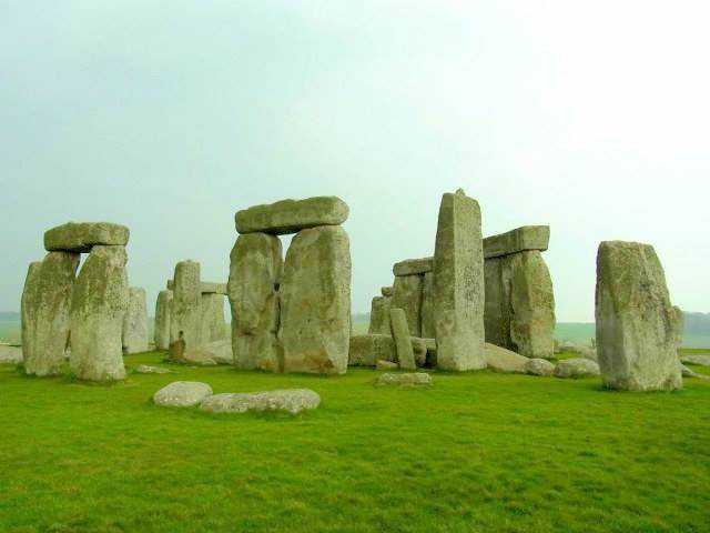 stonehenge-uk1
