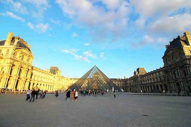 Louvre Museum (81)