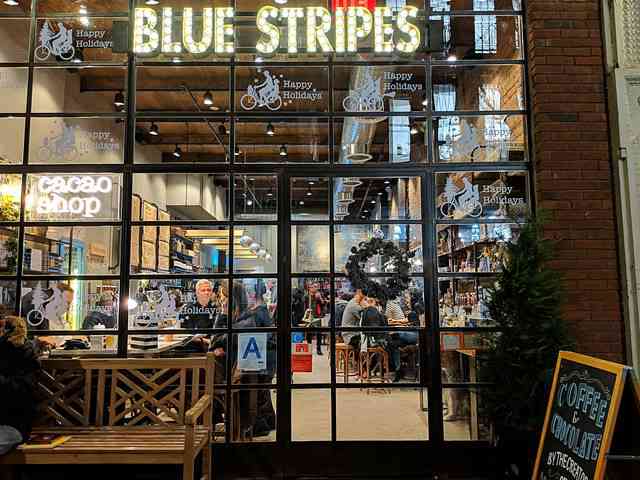 Blue Stripes Cacao Shop (7)