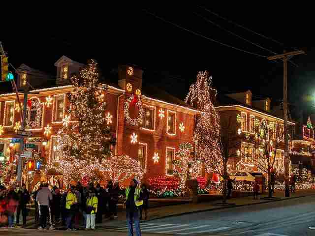 Dyker Heights Brooklyn NY Christmas Lights (12)