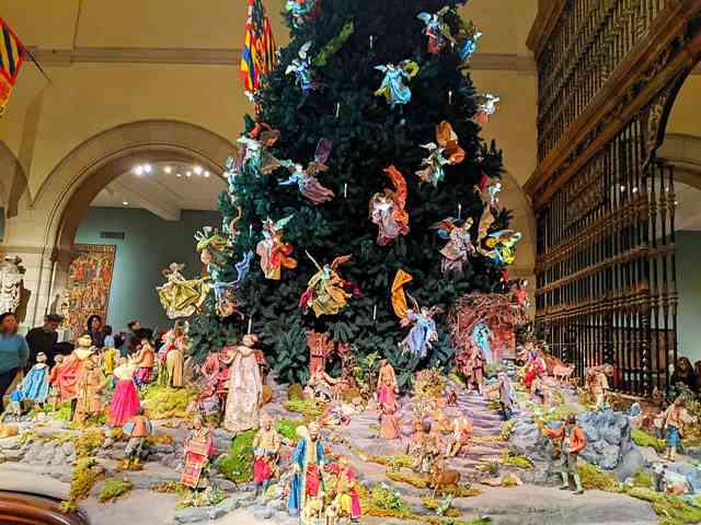 Metropolitan Museum Christmas Tree (2)