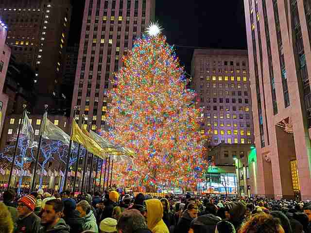 ロックフェラーセンターのクリスマスツリーを見に行こう Rockefeller Center Christmas Tree Petite New York