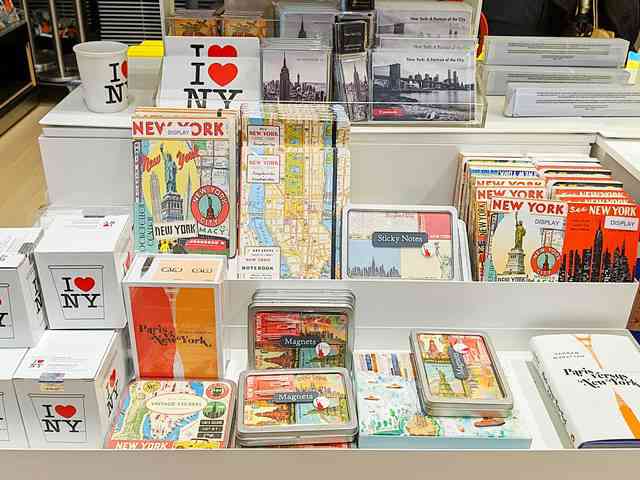MOMA Museum Store (11)