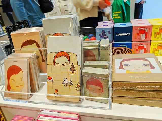 MOMA Museum Store (9)