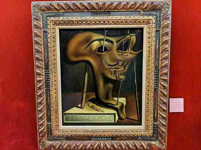 ダリ劇場美術館の見どころ バルセロナから行くフィゲラスのダリがデザインした人気ミュージアム Petite New York