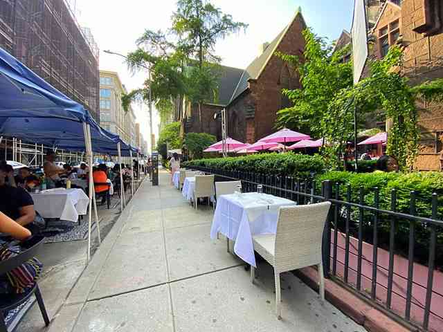 Outdoor Dining (4)