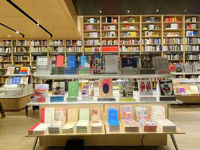MOMA Museum Store (26)