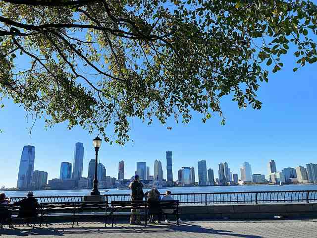 ロックフェラーパーク Nycバッテリーパークシティ ハドソン川沿いの人気ウォーターフロント絶景公園 Petite New York