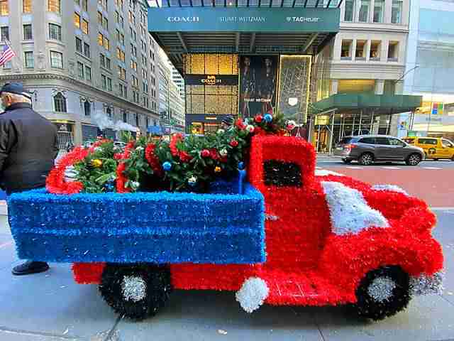 Fifth Avenue Christmas (3)