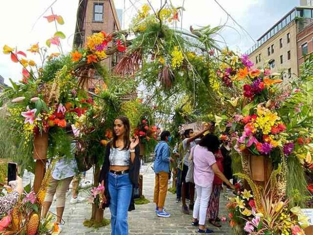 ニューヨークフラワーショーが大盛況 花いっぱいのミートパッキングディストリクト L E A F Flower Show Nyc Petite New York