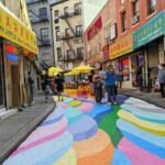 ニューヨーク チャイナタウンの有名な小道 Doyers Street カラフルな壁画アートで人気写真スポットに！