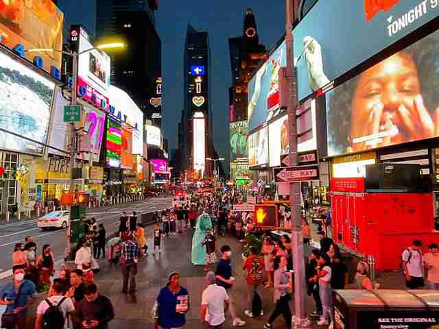 ニューヨーク夜景ツアー タイムズスクエアから摩天楼の絶景が一望できるマンハッタンブリッジまで見どころ盛り沢山 Petite New York