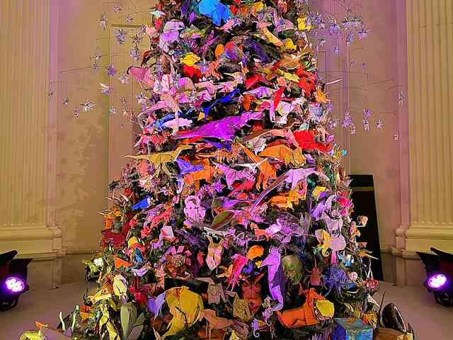アメリカ自然史博物館 クリスマスツリー 折り紙飾りが美しい芸術の