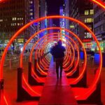 光輝くトンネル 体験型LEDイルミネーションアート Passage ニューヨーク ガーメントディストリクトに登場！