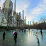 極寒のニューヨーク 噴水も池も凍りつく真冬を楽しむニューヨーカーたち