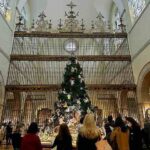 メトロポリタン美術館 クリスマスツリー ニューヨークホリデーの定番！ナポリの伝統工芸人形が舞う美しいツリー