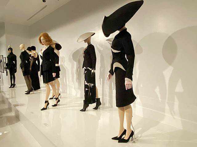 トシティエリーミュグレー Thierry Mugler カットソースーツ トシティエリーミュグレー Thierry Mugler カットソースーツ 楽天市場