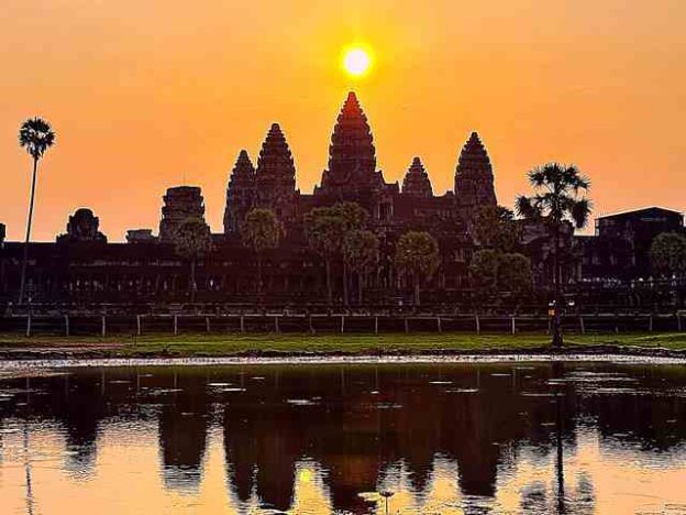 アンコールワット 朝日から夕日までの絶景映像！世界遺産の巨大な寺院遺跡を動画で紹介 - Petite New York