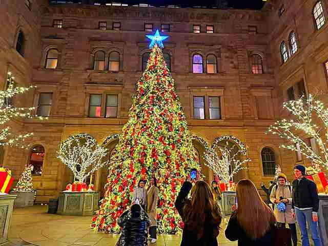 ニューヨーク パレスホテルの美しいクリスマスツリー Lotte New York