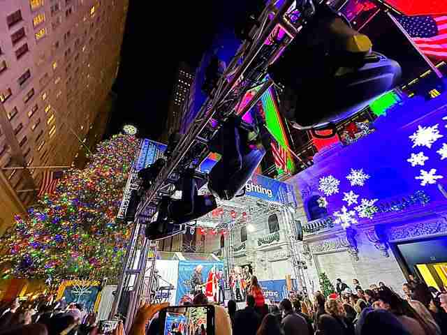 ニューヨーク証券取引所 NYSE 観光見どころ 豪華クリスマス