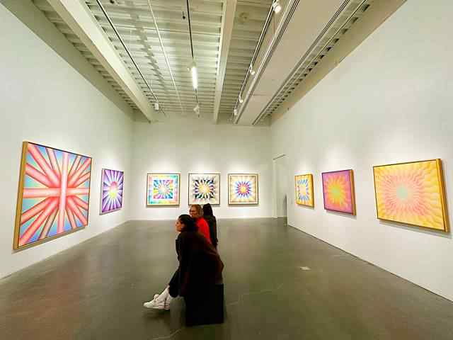 ニューミュージアム ジュディシカゴ特別展！フェミニストアートで有名