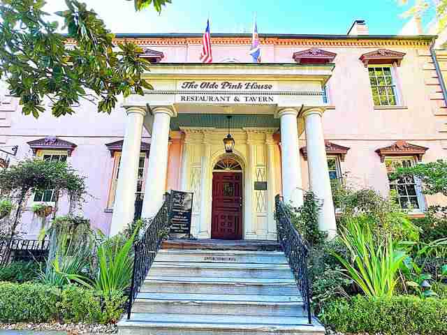 サバンナの人気お屋敷レストラン オールドピンクハウスで美味しい