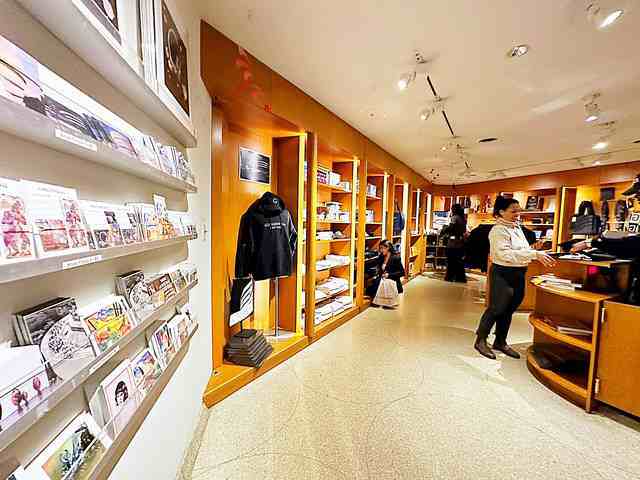 グッゲンハイム美術館のミュージアムショップ お洒落なお土産探しに