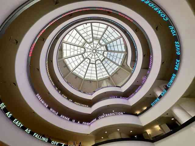 グッゲンハイム美術館 カラフルに変身！言葉アートの特別展 Jenny