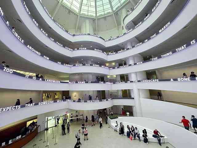 グッゲンハイム美術館 カラフルに変身！言葉アートの特別展 Jenny