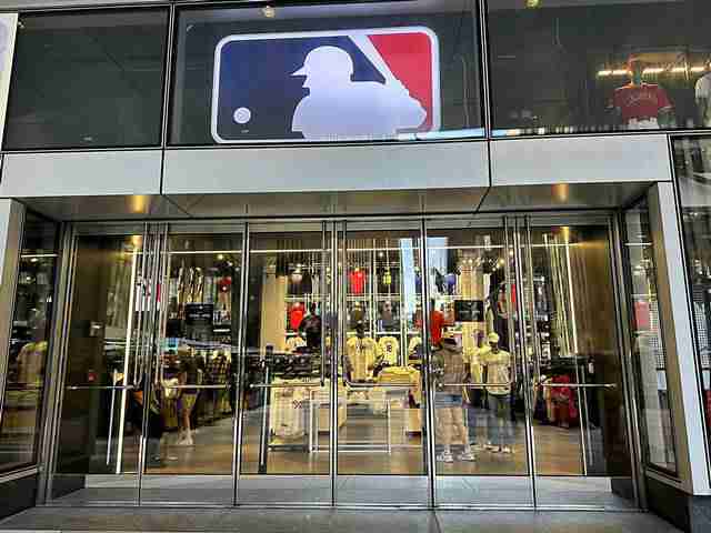 MLBストア ニューヨークでメジャーリーグ野球グッズのお土産探し