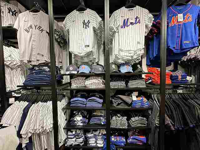 MLBストア ニューヨークでメジャーリーグ野球グッズのお土産探し