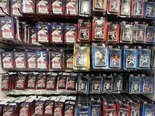 MLBストア ニューヨークでメジャーリーグ野球グッズのお土産探し フラッグシップ店 へ! - Petite New York