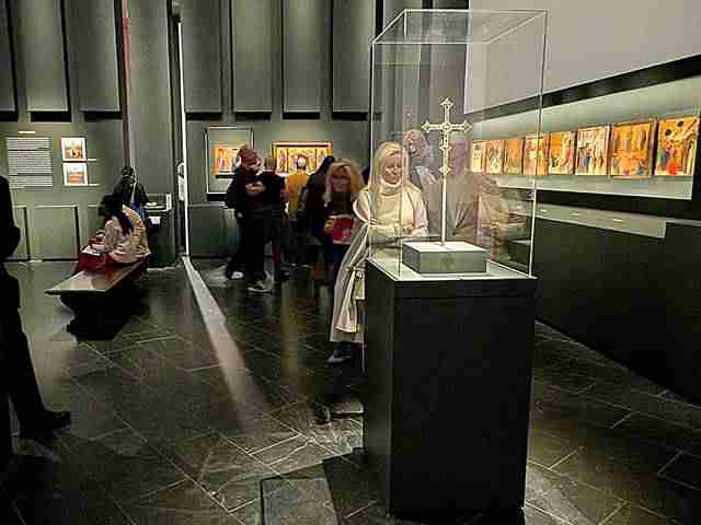 メトロポリタン美術館 シエナ派の荘厳な特別展 ドゥッチョ シモーネ