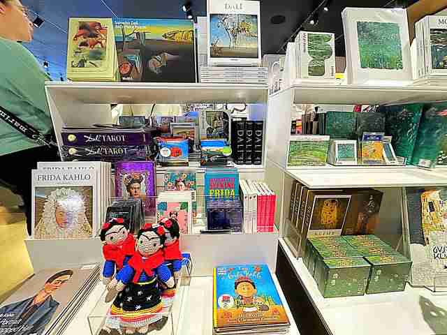 MoMA Museum Store ニューヨーク近代美術館の人気ミュージアムストア