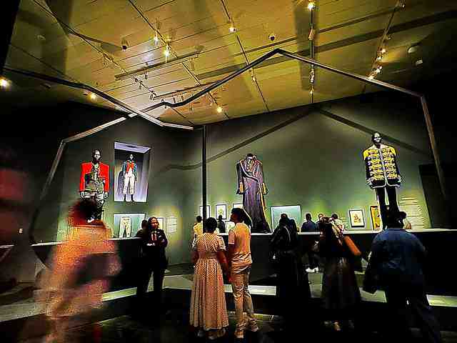 メトロポリタン美術館 ファッション展 2025「ブラックダンディズム