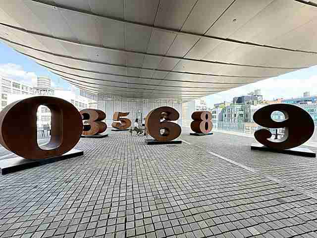 LOVE の彫刻でお馴染み ロバート・インディアナ個展 Robert Indiana