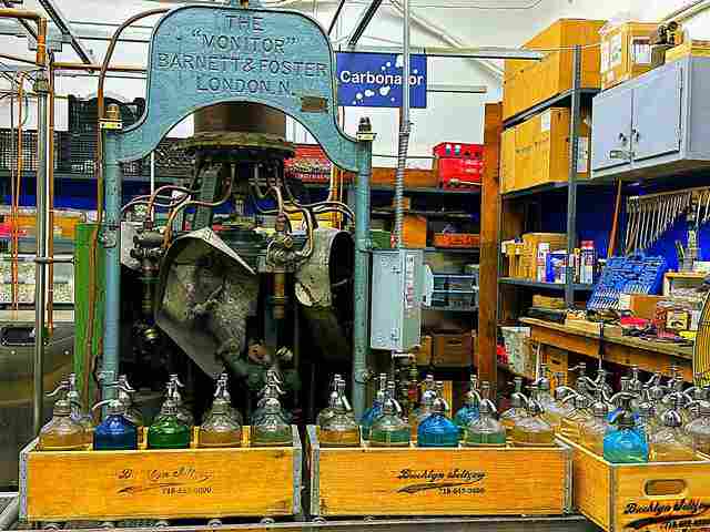 ニューヨークの老舗スパークリングウォーター工場見学！ブルックリン